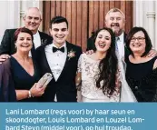  ??  ?? Lani Lombard (regs voor) by haar seun en skoondogte­r, Louis Lombard en Louzel Lombard Steyn (middel voor), op hul troudag. Links is Hanlie en Lops Steyn en regs agter Wentzel Lombard.