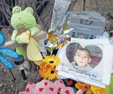  ?? NANCY LANE / BOSTON HERALD FILE ?? NOT FORGOTTEN: A memorial for Jeremiah Oliver is seen on Kimball Street in Fitchburg on April 28, 2014.