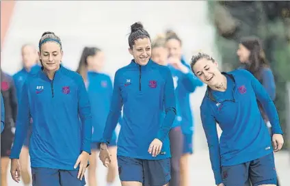  ?? FOTO: PERE PUNTÍ ?? María León (derecha) es uno de los grandes referentes del vestuario del FC Barcelona femenino