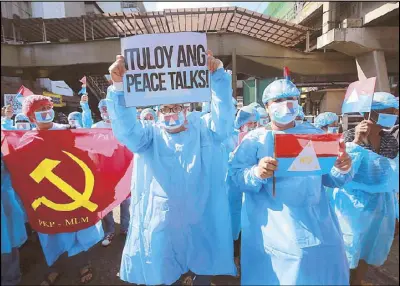  ?? MICHAEL VARCAS ?? Members of groups allied with the National Democratic Front, the Communist Party of the Philippine­s’ political arm, stage a lightning rally along Aurora Boulevard in Cubao, Quezon City yesterday to mark the NDF’s 45th anniversar­y.