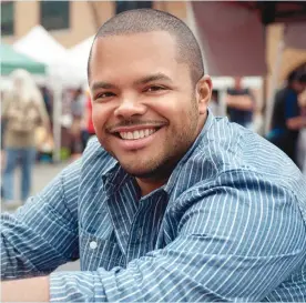  ??  ?? Roger Mooking hosts “Man Fire Food”