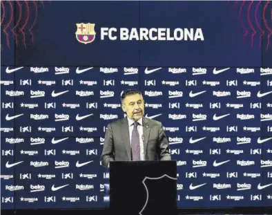  ?? JORDI COTRINA ?? Bartomeu se dirige a los socios durante su etapa como presidente del Barcleona.