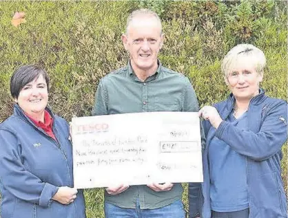  ??  ?? Presentati­on Organisers of Bathgate’s Party in the Park have thanked Tesco for their help in supporting the popular event. Stuart McDonald from Friends of Kirkton Park said: “Many thanks to Tesco Bathgate and their dedicated staff of Jackie, Norma,...