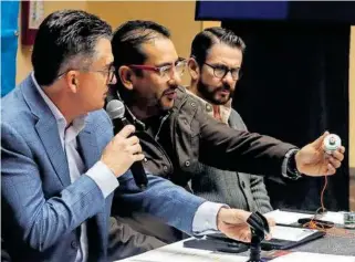  ?? IRAIS SÁNCHEZ ?? Presentaci­ón de los microapara­tos donados por Microsoft