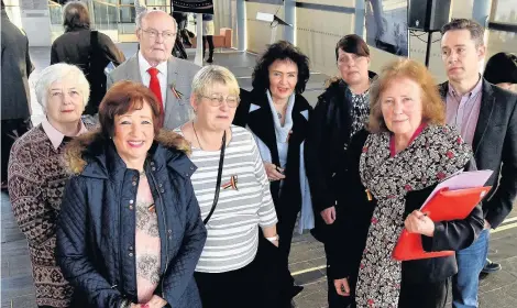  ?? PETER BOLTER ?? Julie Morgan AM, right, outside the Senedd with those people whose lives have been affected by contaminat­ed blood