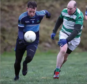  ?? Photo: Joe Byrne ?? An Tochar’s Conor Davis goes past Kieran Whelan of Ballymanus during the opening game of the SFL Division 2 in Askinagap last Saturday afternoon.