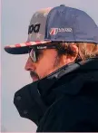  ??  ?? Fernando Alonso segue le ultime prove ai box di Daytona EPA