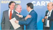  ?? WILSON DIAS/AGÊNCIA BRASIL ?? Temer entrega primeiros cartões-reforma em cerimônia no Planalto