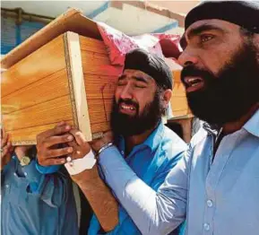  ?? REUTERS PIC ?? People carrying the coffin of one of the victims of Sunday’s blast in Jalalabad city, Afghanista­n, yesterday.