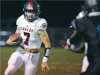  ?? STAFF PHOTO BY ERIN O. SMITH ?? Signal Mountain running back Sam Gault moves the ball downfield during the Eagles’ 25-14 Region 3-3A win at Brainerd High School on Friday.