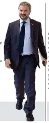  ??  ?? Claudio Borghi Economista e deputato eletto con il Carroccio, 47 anni, è tra i più duri contestato­ri dell’euro. Potrebbe guidare l’economia