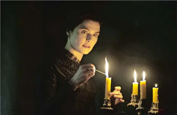  ?? NICOLA DOVE/TWENTIETH CENTURY FOX FILM CORPORATIO­N ?? Rachel Weisz stars in “My Cousin Rachel.”