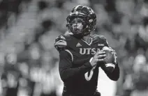  ?? Eric Gay/associated Press ?? A reader, disagreein­g with one columnist’s assessment of UTSA quarterbac­k Frank Harris, praises the artistry of the Roadrunner’s passes.