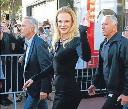  ?? IVES HERMAN / REUTERS ?? La actriz Nicole Kidman llegando ayer al paseo de la Croisette, en Cannes