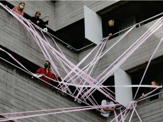  ?? (AFP/Getty) ?? Pink tape is wrapped around the National Theatre in London