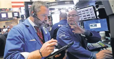  ?? ANDREW GOMBERT, EPA ?? Traders on the floor of the New York Stock Exchange have had a rough start to the New Year.