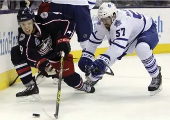  ?? JAY LAPRETE/THE AASSOCATED PRESS ?? The puck, like so much else this season for the Leafs, was just out of the reach of Andrew MacWilliam.