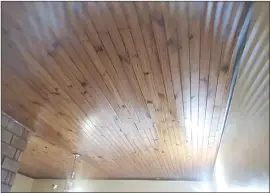  ?? ?? The house has a wooden ceiling.