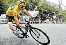  ??  ?? Der britische Radstar Chris Froome hofft, dass im Herbst die Tour de France stattfinde­n kann: „Alle Profis träumen von einer Teilnahme.“
