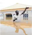  ?? FOTO: AFP ?? Schwere Regenfälle haben in Nigeria die Überschwem­mungen ausgelöst.