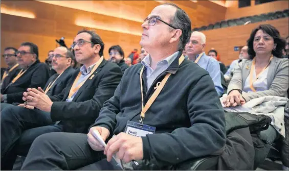  ?? / MASSIMILIA­NO MINOCRI ?? Jordi Turull, en primer término, durante la reunión del consejo nacional del PDeCAT el pasado día 4.