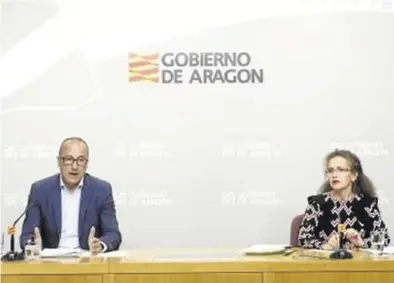  ?? GOBIERNO DE ARAGÓN ?? El consejero Felipe Faci estuvo acompañado de la secretaria general técnica del departamen­to, Estela Ferrer.