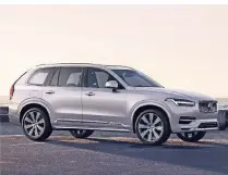  ?? FOTO: VOLVO ?? Ein Geländewag­en wie er sein sollte: Der XC90 punktet mit Kraft und Sicherheit.