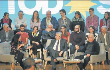  ?? TELAM CEDOC PERFIL ?? APOYO. Alberto Fernández en el acto de la UBA donde científico­s respaldaro­n su candidatur­a.