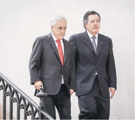  ??  ?? El Presidente Piñera junto al canciller Ampuero en La Moneda.