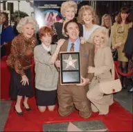  ?? JULIE MARKES, THE ASSOCIATED PRESS ?? In 1991 Jim Nabors celebrated his star on Hollywood’s Walk of Fame surrounded by friends Phyllis Diller, left, Carol Burnett, Florence Henderson, Ruth Buzzi and Loni Anderson.