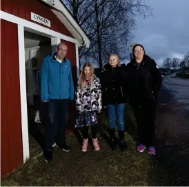  ?? Bild: OLA FOLKESSON ?? FÅR RÄTT. Familjen Johansson, Andreas, Ida, Clara och Jeanette är nöjda över Förvaltnin­gsrättens beslut om att ge Ida skolskjuts.
