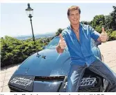  ??  ?? Hasselhoff mit dem sprechende­n Auto K.I.T.T.