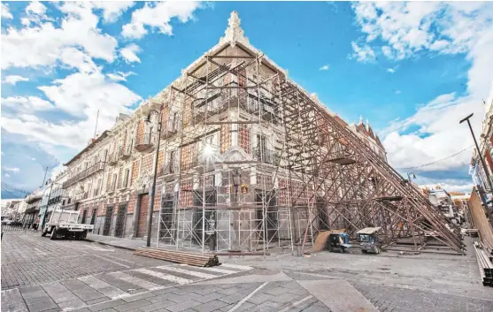  ?? FOTOS: ARACELI LÓPEZ ?? Para evitar cualquier riesgo, la Casa de Alfeñique, sede del Museo del Estado, está apuntalada, tanto en el interior, como en el exterior.