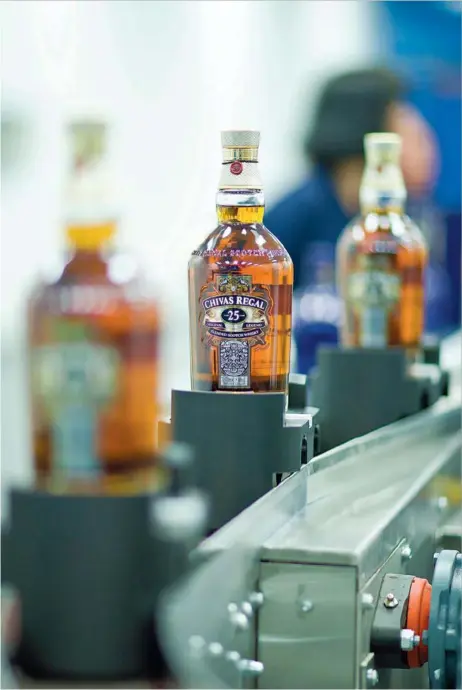  ??  ?? CHIVAS 25
REGAL BEING BOTTLED AT THE NEW PLANT AT PAISLEY