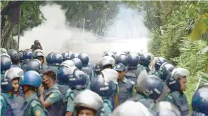  ?? Photo: Reuters ?? Bangladesh­i Police fire tear gas shell during clashes with students during a protest in Dhaka on August 5, 2018, following the deaths of two college students in a road accident.