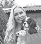  ?? DAVID SCOTT HOLLOWAY/AMAZON STUDIOS ?? “The Pack” host Lindsey Vonn, with her co-host, her rescue dog Lucy.