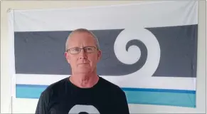  ??  ?? New flag: Ron Anderson with his proposed design for a New Zealand flag.