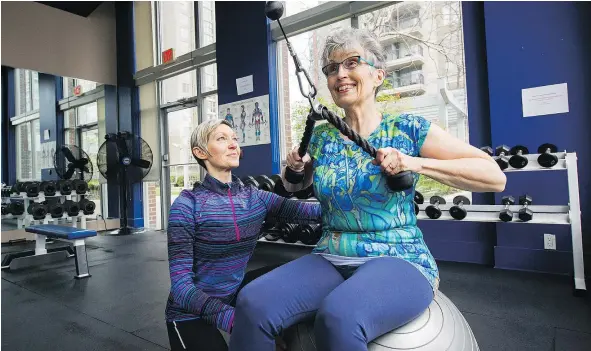  ?? GERRY KAHRMANN/PNG ?? Personal trainer Svetlana Peltier works with Lois Keebler, 69, in Vancouver to improve her balance, muscle strength and bone density through resistance training. Keebler says she recently started to slip on an icy sidewalk, but was able to right...