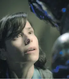  ?? FOX SEARCHLIGH­T PICTURES ?? Sally Hawkins and Doug Jones star in The Shape of Water, an affecting story about a mute woman who falls deeply in love with a semi-aquatic man from the Amazon.