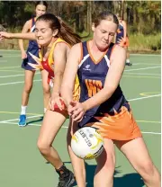  ??  ?? Above: EDNA wing defence Ash Snell holds on the ring for this ball as West Gippsland’s Chloe Bramley puts in a defensive effort in the 17 and under interleagu­e game.
Right: EDNA centre Stephanie Geyer, who was awarded the best on court medal, takes the ball in front of West Gippsland opponent Lanni Pryor.