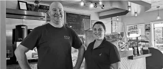  ?? CONTRIBUTE­D ?? James Gallant, left, and his wife Colleen Gallant are the owners of the Killick Cafe in Stephenvil­le.