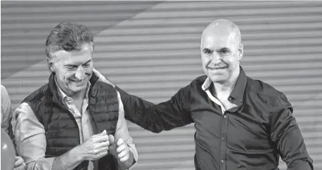  ?? REUTERS ?? Macri y Horacio Rodríguez Larreta,
durante los festejos tras el ajustado triunfo del Pro en la elección de Capital Federal.