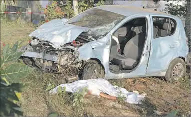  ??  ?? Antrisha Mangal-Kasi heeft gisteren het leven gelaten bij een verkeerson­geval aan de Wayamboweg. De bestuurder verloor ter hoogte van km 22,5 de macht over het stuur en kwam tegen een schutting aan. De jonge vrouw overleed ter plaatse; haar man werd...