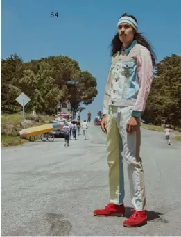  ??  ?? Left and below right: this season’s Levi’s Vintage Clothing Soapbox collection celebrates Seventies California­n culture, emphasisin­g pastel patchwork and classic denim