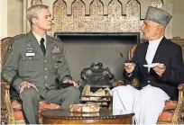  ?? FRANCOIS DUHAMEL/NETFLIX ?? Brad Pitt, near right, as a commander in over his head and Ben Kingsley as President Hamid Karzai of Afghanista­n.