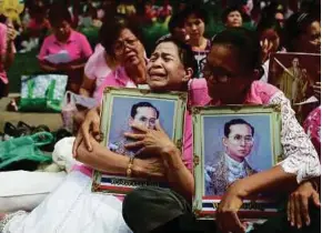  ?? [ FOTO AFP ] ?? Kemangkata­n Raja Bhumibol Adulyadej memberi kesan kepada pelabur terhadap kestabilan politik dan ekonomi susulan di Thailand.