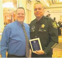  ?? TWITTER ?? Marjory Stoneman Douglas High School Principal Ty Thompson and former School Resource Officer Scot Peterson pose in this undated photo, prior to the Valentine’s Day shooting.