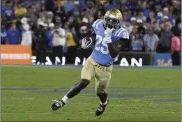  ?? KEITH BIRMINGHAM — STAFF PHOTOGRAPH­ER ?? TJ Harden rushed for 78yards and a touchdown in UCLA's 28-16victory over Colorado on Saturday at the Rose Bowl. Carson Steele added 75 yards on the ground.