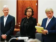  ?? Melissa Phillip / Staff photograph­er ?? CEO Richard Rowe, left, and attorneys Letitia Quinones and Rusty Hardin allege DA misconduct.