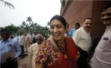  ?? © ap ?? Smriti Irani, de Indiase minister voor Informatie, slikte haar plannen snel weer in.